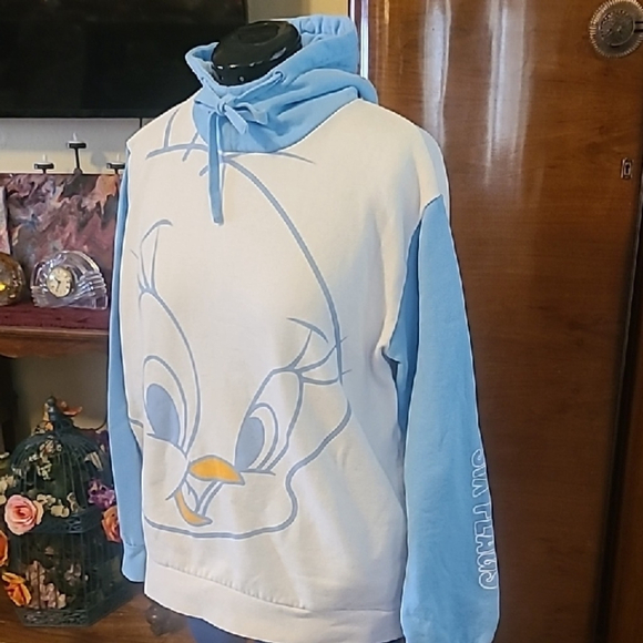 Six Flags Tops - Disney:Tweety Bird from Six Flags . (#1575) Oversized Hoodie. 2 Pocket sz.XL